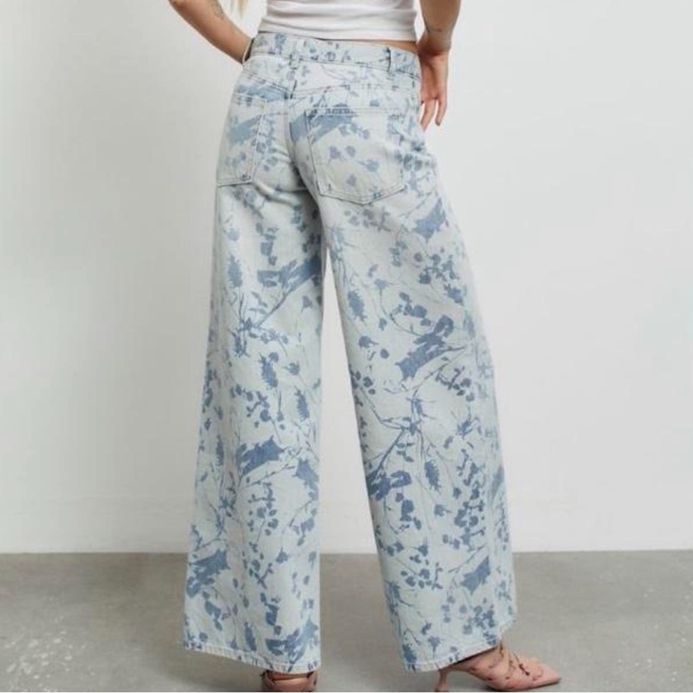 BDG low and wide jean - floral print in light blue size 26 NEW - Picture 2 of 7
